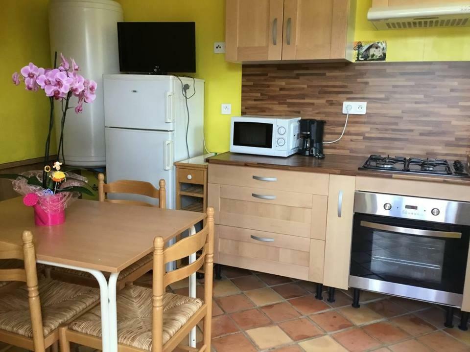 La Ferme De Montard Bed & Breakfast Montmorot Luaran gambar